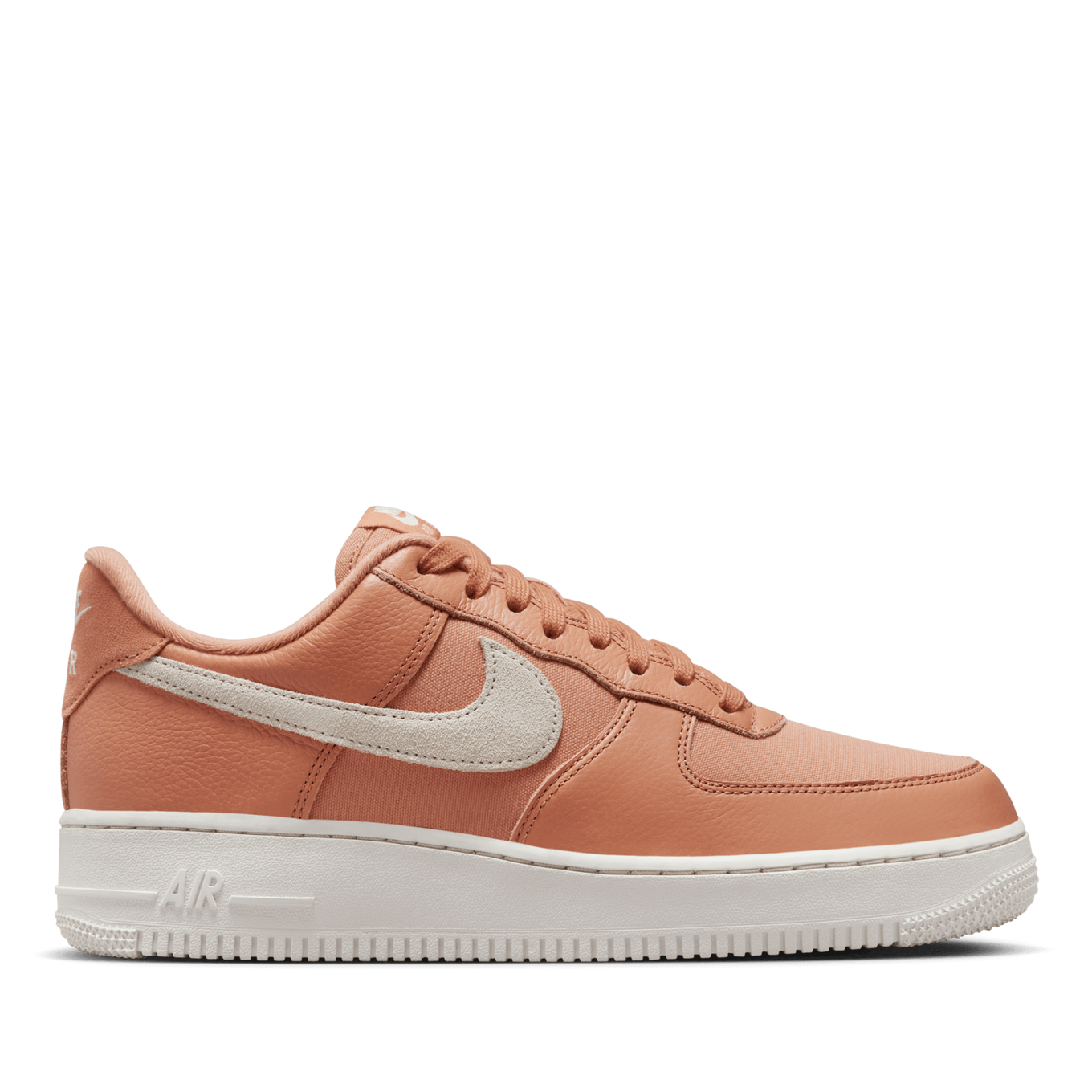 NIKE AIR FORCE 1  07 LX