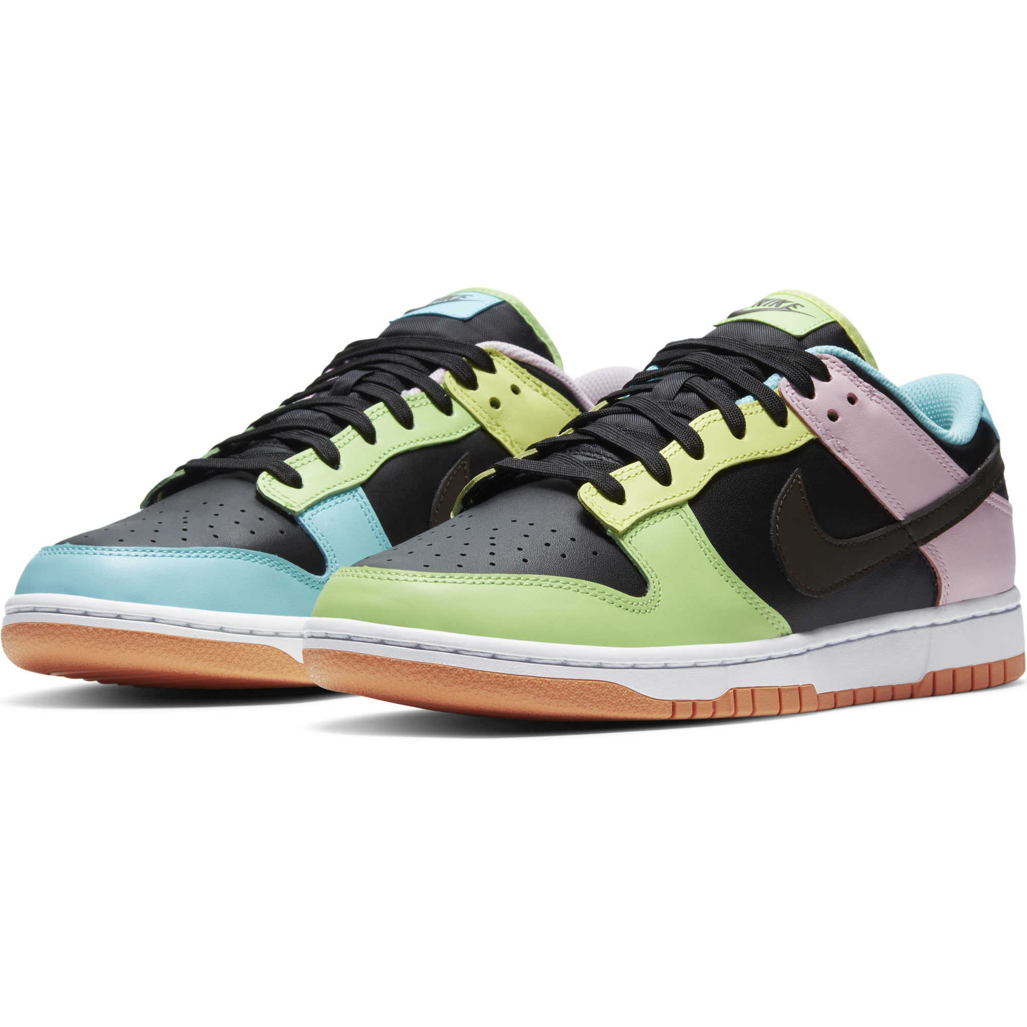 NIKE DUNK LOW SE