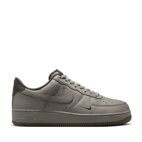 NIKE AIR FORCE 1  07 LV8