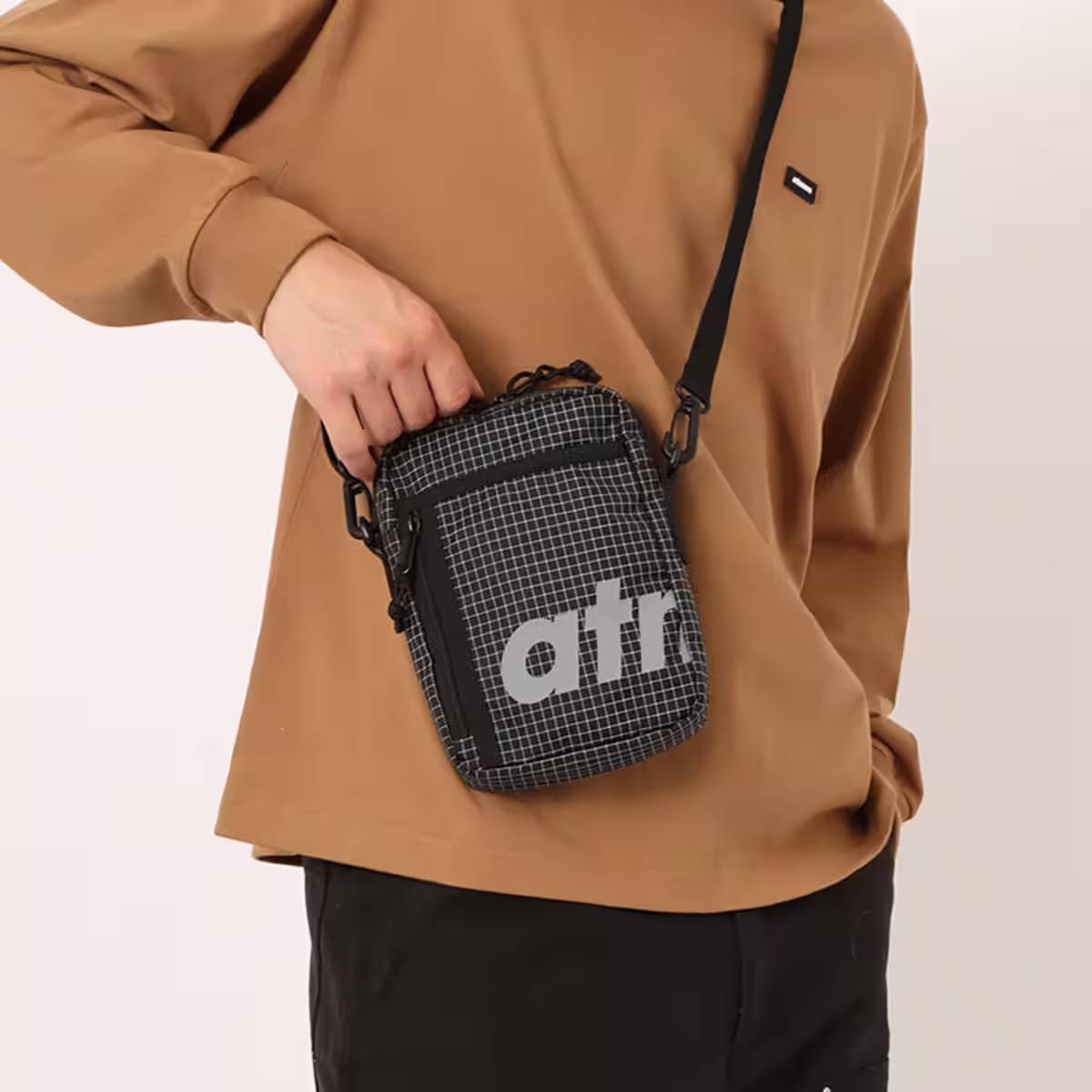 ATMOS REFLECTOR PRINT LOGO SHOULDER BAG