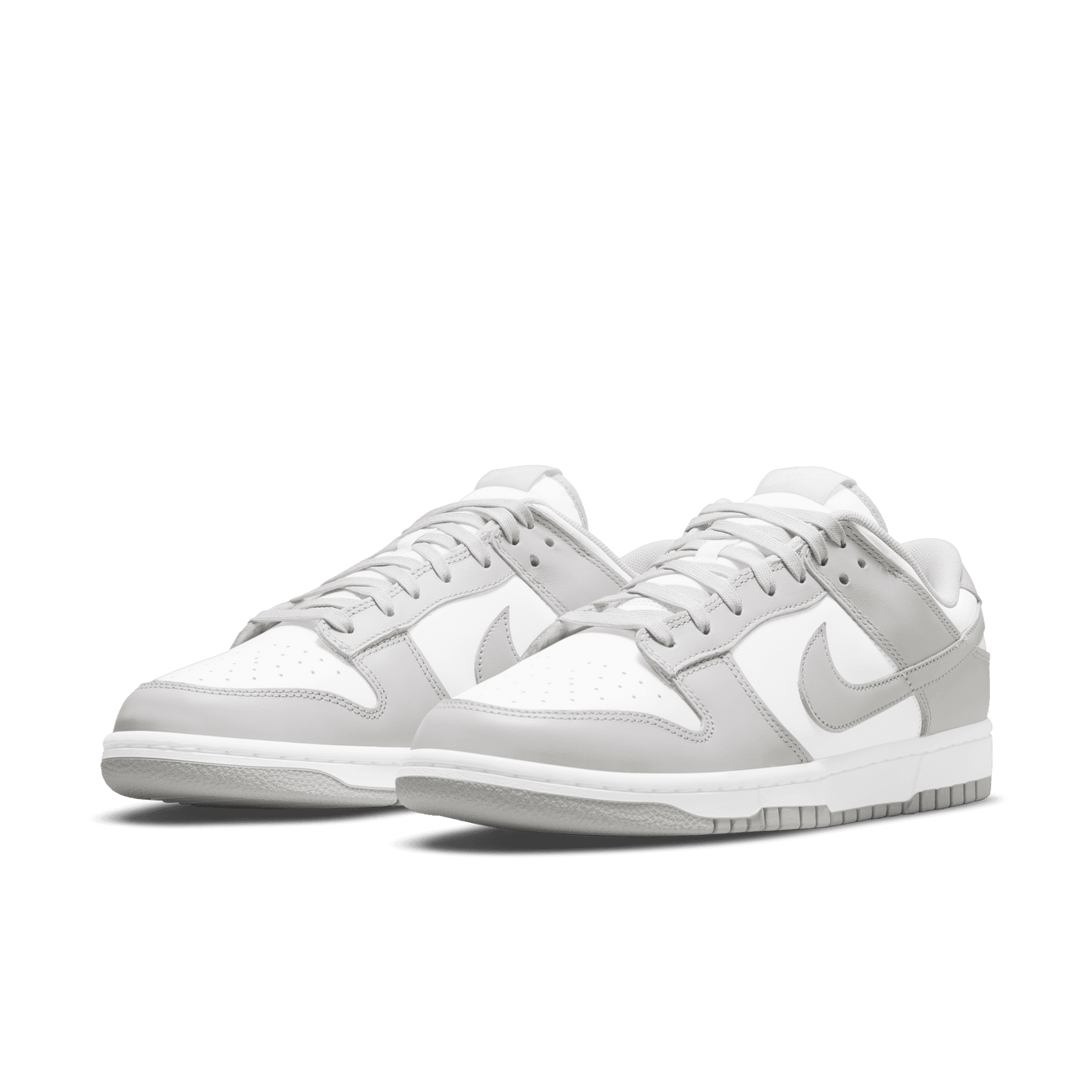 Nike dunks women sales white